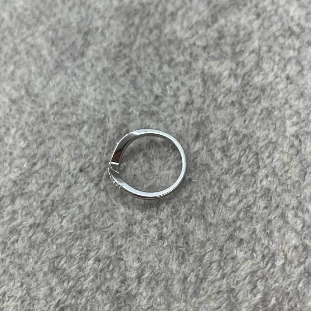 Curved Beauty Silver and White Gold Delicate V-Shape Dainty Promise Ring - Picture 4 of 9